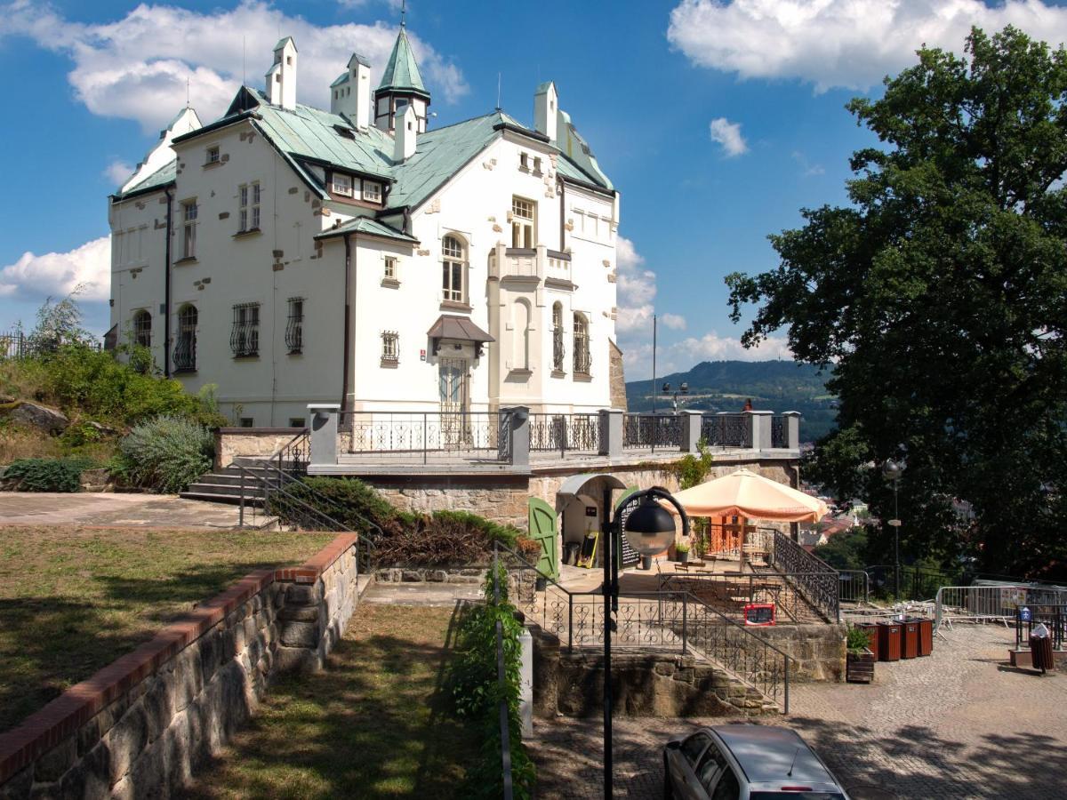 Laurahaus Villa Decin Exteriör bild