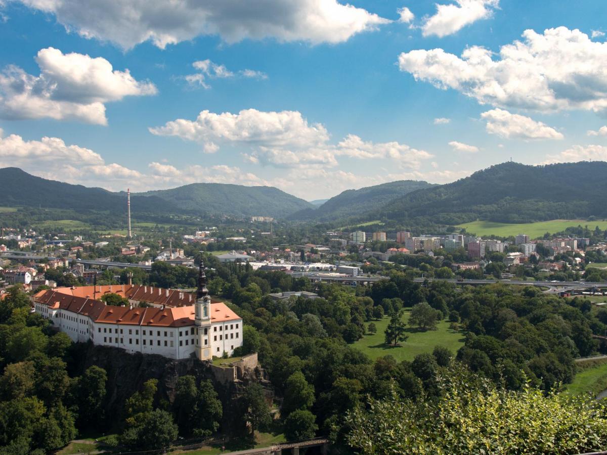 Laurahaus Villa Decin Exteriör bild